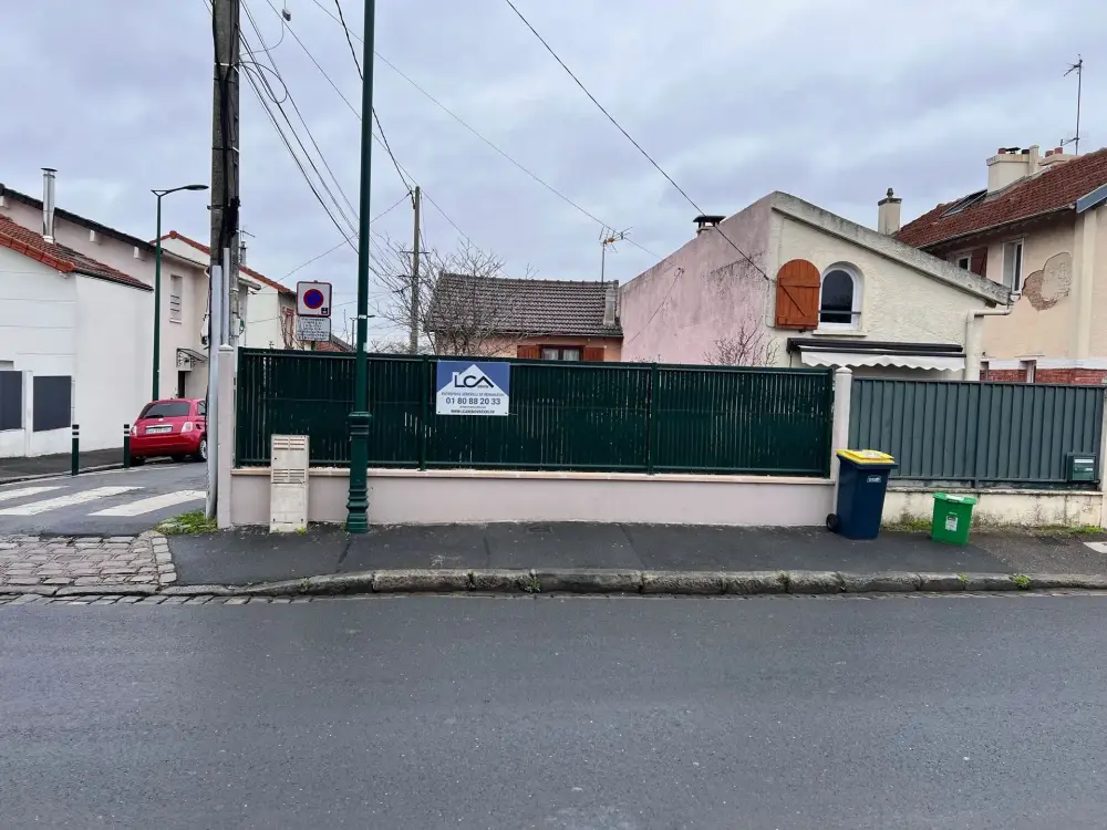 Rénovation d'un mur de clôture côté rue y compris occultation - peinture & Rénovation de panneaux de clôture en béton à Colombes 92700